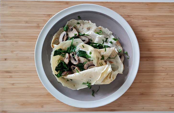 Pancakes with spinach, mushrooms, and mascarpone